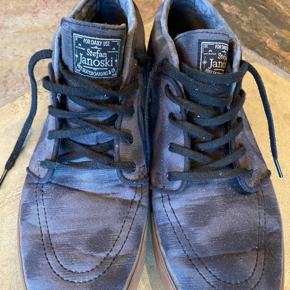 Nike - Picture 2 of 2